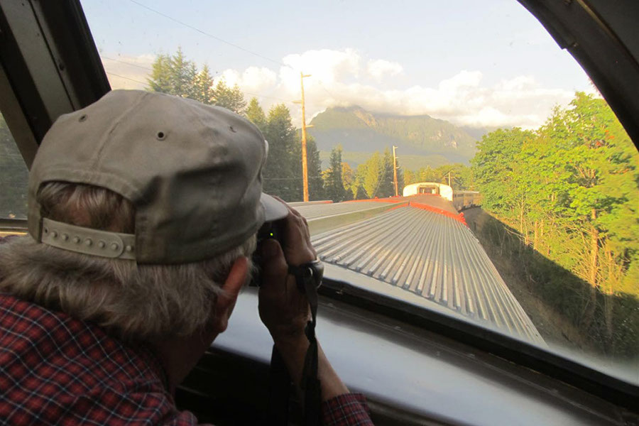 180 63 Ron Gawedzinski Photographs the Approaching Cascade   Maountains